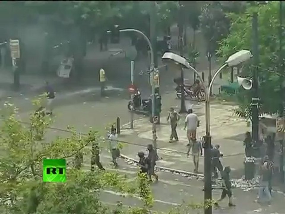 More video of Greek riots: Fierce street battles rage in Athens