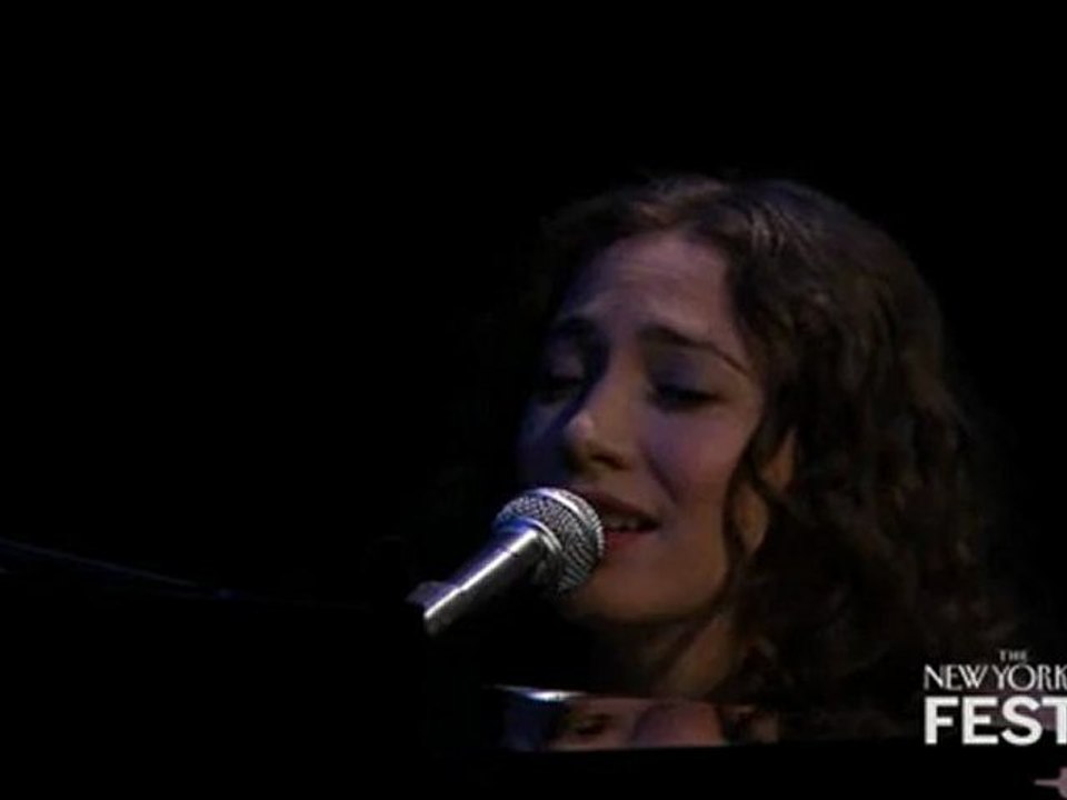 Regina Spektor Sings 'On the Radio'