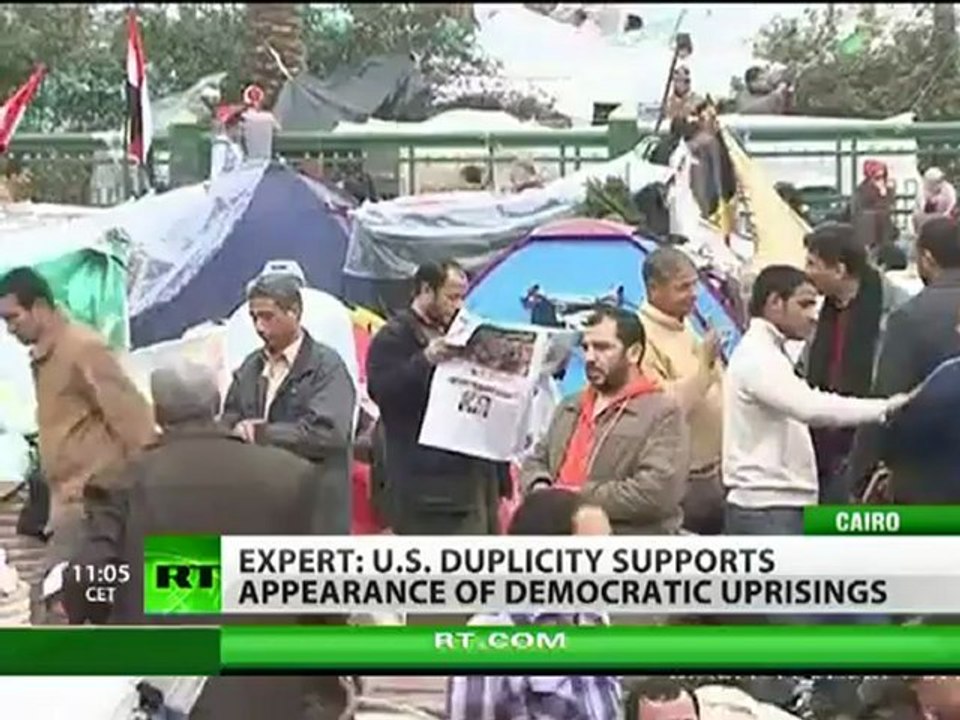 Gadhafi orders air strikes on protesters, hundreds dead in Libya