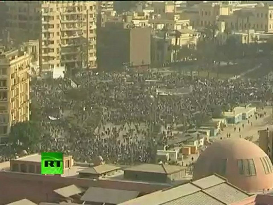 Camels & horses storm into Tahrir Square as protesters clash in Cairo