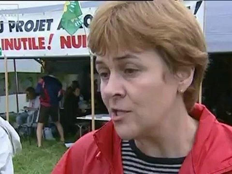 Dominique Voynet à la manifestation Fresque humaine Notre Dame des Landes