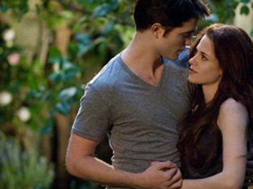 The Twilight Saga Breaking Dawn online watch www.hdmoviespool.com
