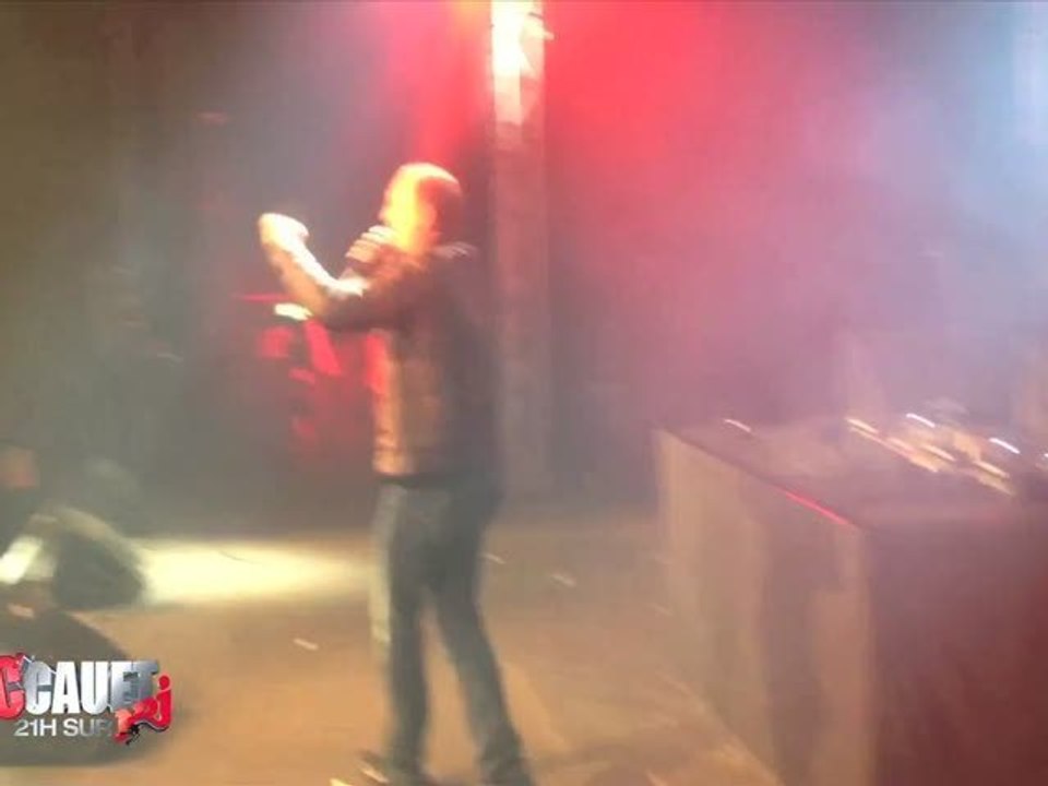 Cauet chante en live la fin du monde au NRJ Music Tour - C'Cauet sur NRJ