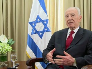 Peres: Abbas reste "un partenaire sérieux" pour la paix