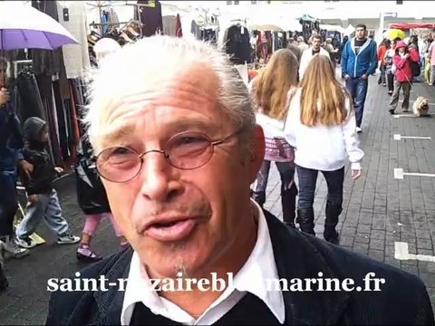 Tractage FN au marché des Halles, à Saint-Nazaire