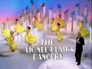 Preview Bruce Forsyth - Bring On The Girls (with The Three Degrees, 1976)