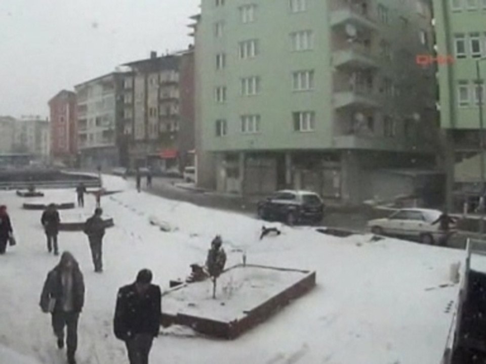 Bridge collapse injures 1 in Turkey