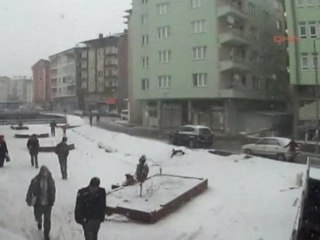 Bridge collapse injures 1 in Turkey