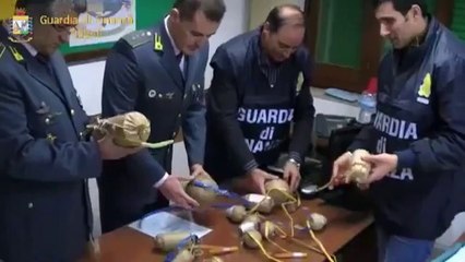 Pozzuoli (NA) - Fabbrica di bombe e droga scoperta a Licola (06.12.12)