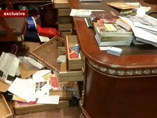 Cientos de personas asaltan la sede principal de los...