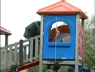 Çocuk Parkında İntihar Etti