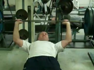 Dave benching 100kgs in the 'Hold-Chin-Press' Challenge on Konkura.com