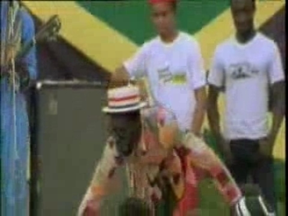 DENNIS BROWN _ LIVE  1978