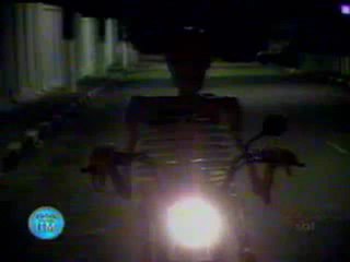 Mezarlıkta İnsanlara Yapılan İskelet Şakasının Korkunç Ama Güldürücü Sahneleri