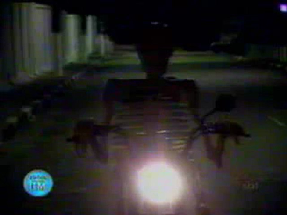 Mezarlıkta İnsanlara Yapılan İskelet Şakasının Korkunç Ama Güldürücü Sahneleri