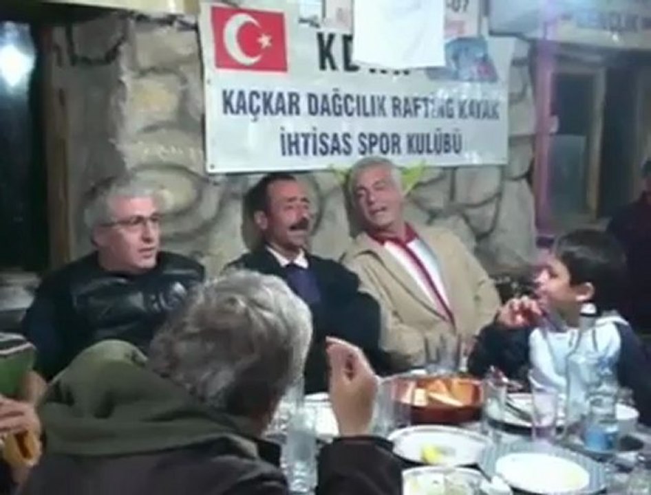 yaşar çelik şahin kafeteryada www.kavrunsahinpansiyon.tr.gg