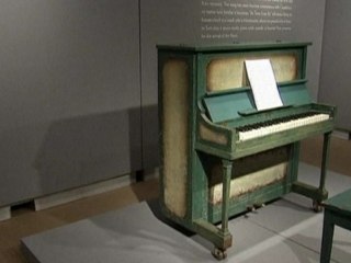 The Casablanca piano plays on