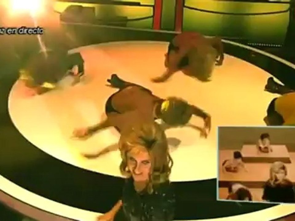 Roko imita a Nancy Sinatra en TCMS