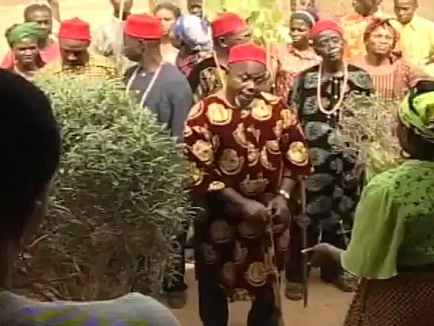 The whole village came to warn osuofia/nkem owoh for the last time  (ofornaogu2_8)