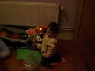 ma fille s amuse avec son zebre