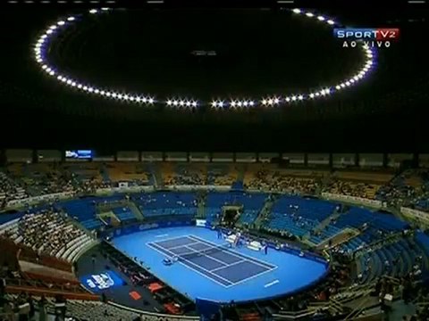 Caroline Wozniacki e Rory McIlroy batendo uma bola (playing) no Ibirapuera (07_12_2012)