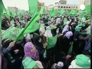 Decenas de miles de palestinos celebran en Gaza el 25...
