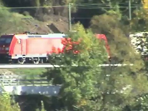 Züge gegenüber von Bad Salzig bei Kamp-Bornhofen, SBB Cargo Re482, BR151, BR145, BR185