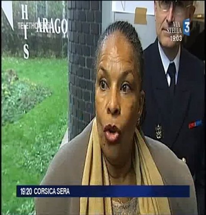 Nuit bleue en #Corse par Fr3Corse sur Corsica Infurmazione (Villas pied dans l'eau)