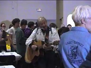 Lemahieu fait  l'homme-orchestre  (Rosy)   au TELETHON de St Quentin la poterie .