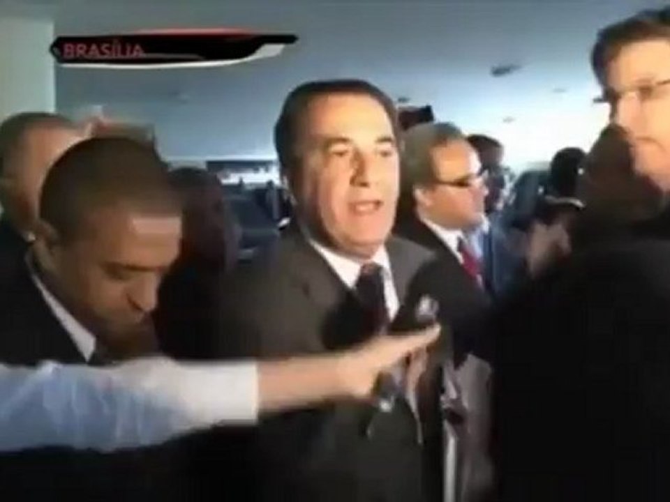 Pr Malafaia JATINHO em Brasilia se irrita com a bela Reporter do CQC sobre sua homofobia 03/11/12