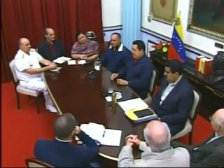 Chávez confirma que tiene cáncer y designa a Maduro como posible sucesor