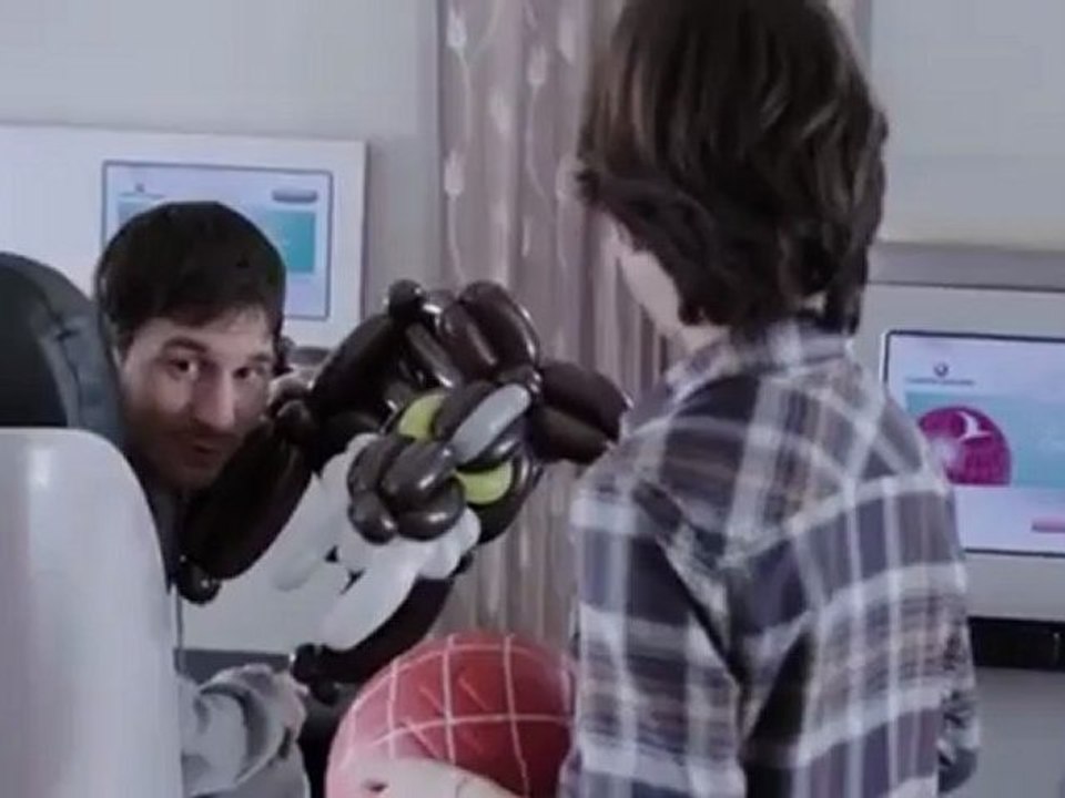 Messi tung "chiêu" dụ fan nhí