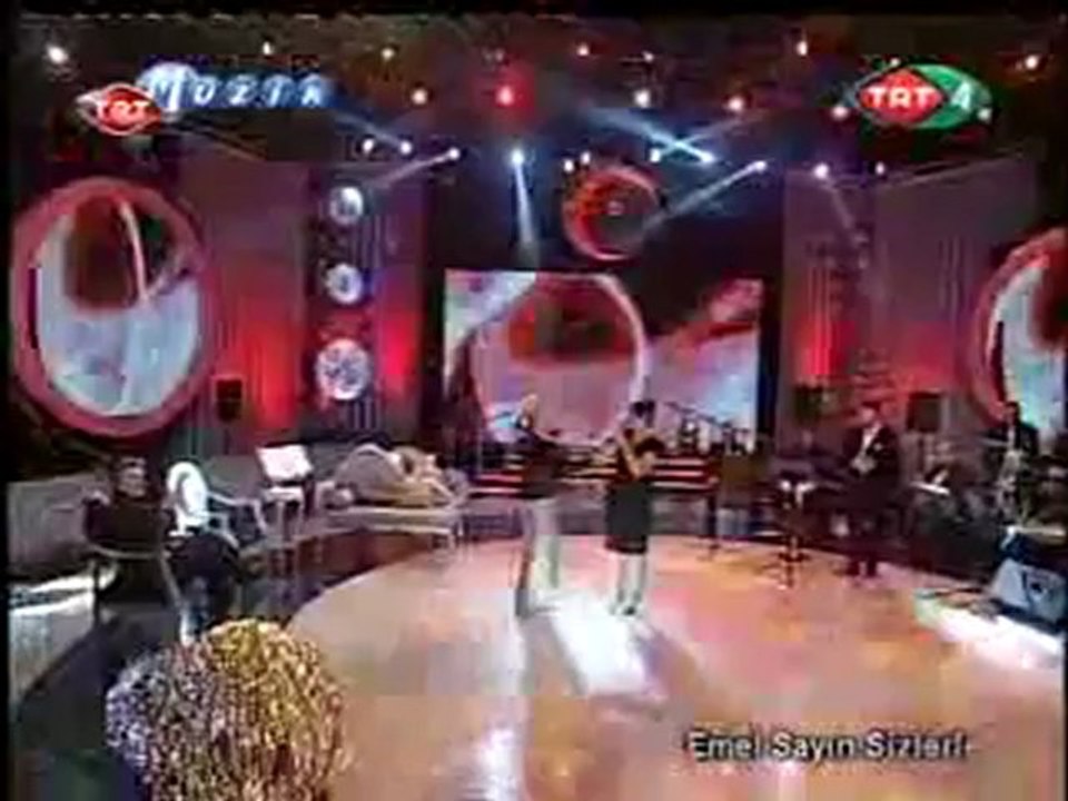 Emel Sayın & Yeşim Salkım ~ Bir kere sevdim diye bin pişman etme beni & Biliyorsun bir zamanlar_small