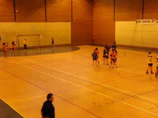 Margaux au hand-ball.On l'appelle " BIP...BIP......
