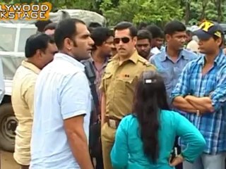 Salman Khan gets INTIMATE with Sonakshi Sinha in Dabangg 2