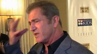 Mel Gibson and Jodie Foster play poker for a good cause - Hollywood.TV