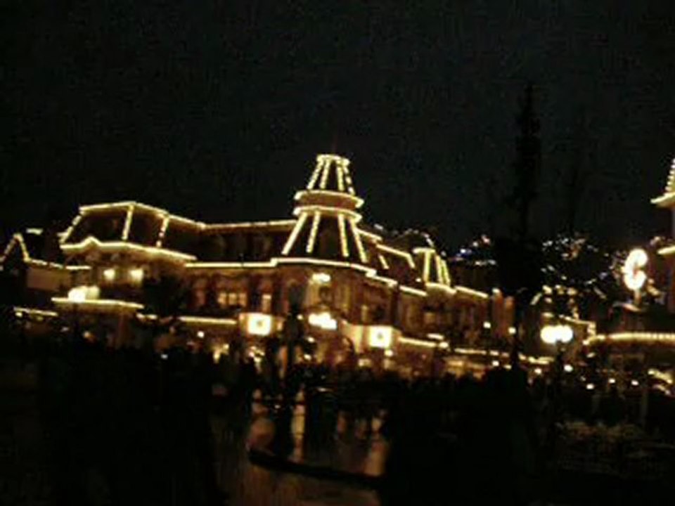 Disneyland le soir.