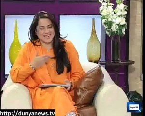 Azizi As Singer (singing song)