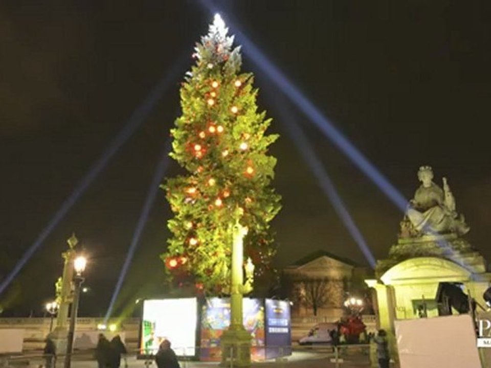 Illumination du sapin de noël place de la Concorde à Paris