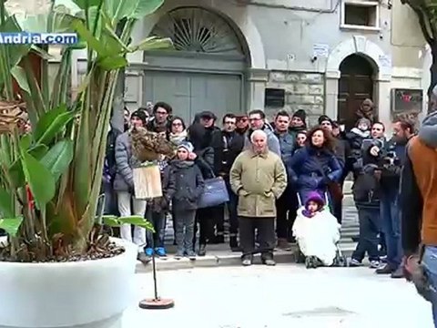 Qoco in Piazza: una mattina tra falconieri, artisti di strada, laboratori e spettacoli