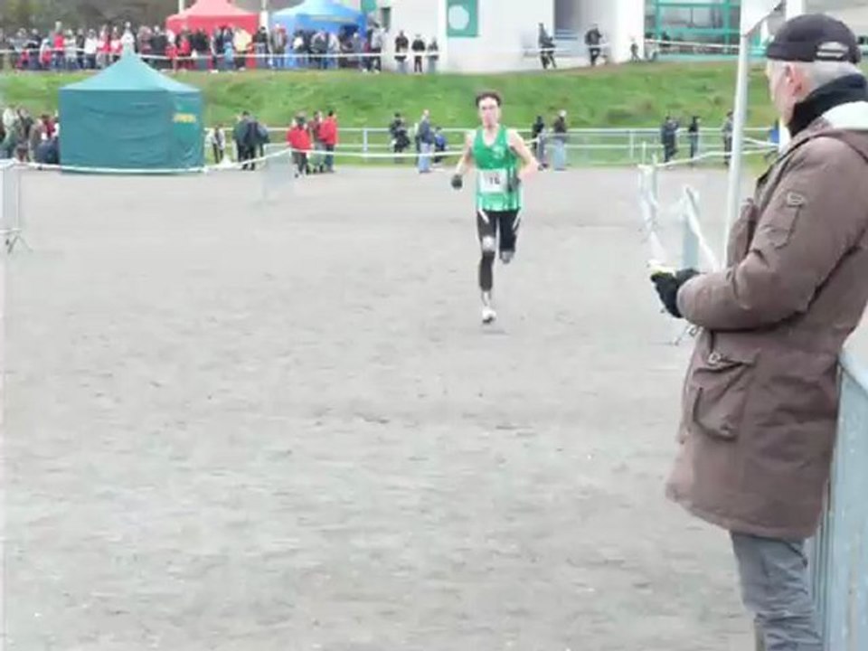 Valentin Deschamps gagne le cross court du LEC 12-2012