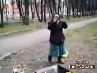 Ninenin Dans Ederken En Çok Komik Hallerini Alan Görüntü Sahneleri