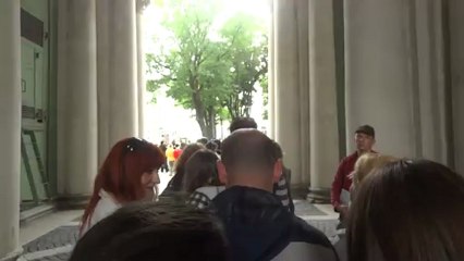 Saint Petersburg Hermitage Müzesinin giriş kuyruğu