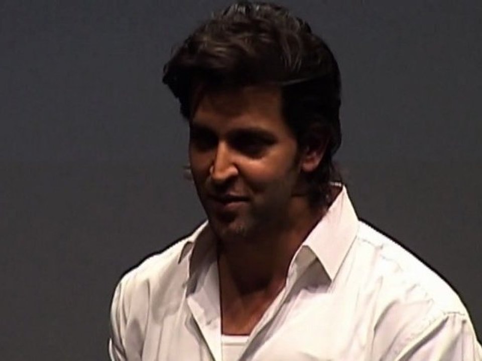 Hrithik Roshan's Direction Plans - Bollywood News [HD]