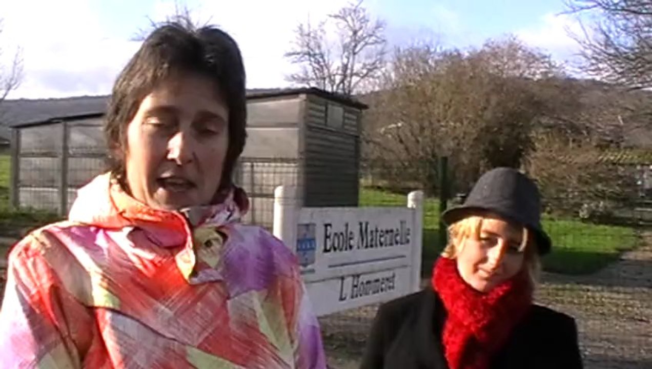 LA MAITRESSE NE VEUT PAS DU PERE NOEL A L'ECOLE "CAR IL FAIT PEUR AUX ENFANTS"