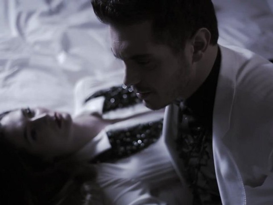 ΜΙΧΑΛΗΣ ΧΑΤΖΗΓΙΑΝΝΗΣ & ΜΗΔΕΝΙΣΤΗΣ "ΣΕ ΕΝΑΝ ΤΟΙΧΟ"