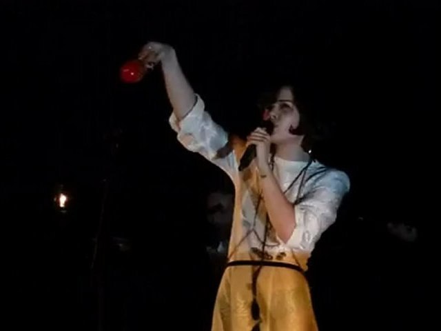 Bat For Lashes - Sleep Alone (Paris 2012)