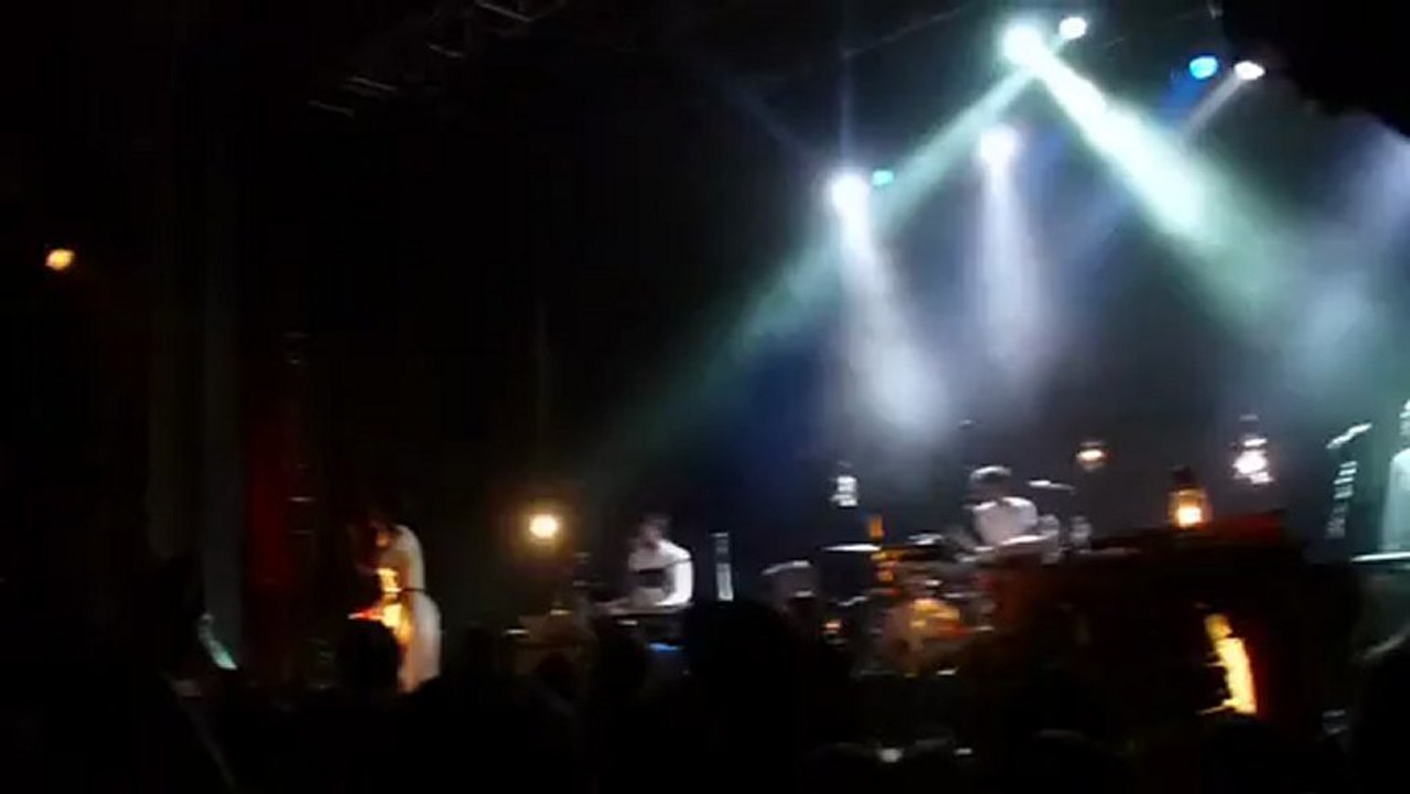 Bat For Lashes - Pearl's Dream (Paris 2012)