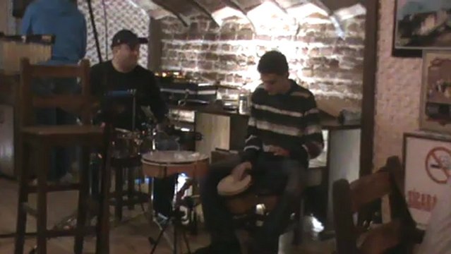 Otizmli Taha Berk Yılmaz canlı müzik eşliğinde perküsyon gösterisi yaparken!..