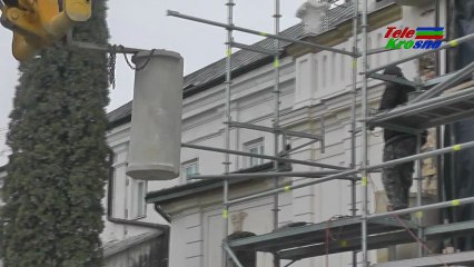 Wymiana kolumn przy kościele OO. Bernardynów w Dukli